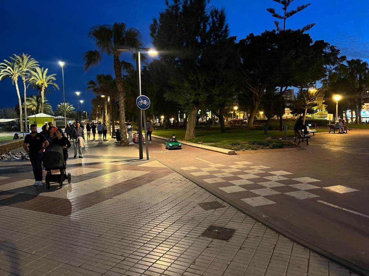 Luxury 190M2 Amplio Apartamento Moderno Con Terraza En La Azotea De 50M2 Junto A La Playa, En El Centro De Torre Del Mar, Malaga, Modern Large Apartment With 50M2 Roof Terrace By The Beach, Right In The Center Of Torre Del Mar, Malaga Eksteriør bilde